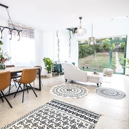 House In Santiago With Garden, Garage And Grill